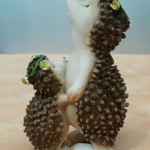 Dekofigur Igel mit Kind aus Polyresin, 11 cm